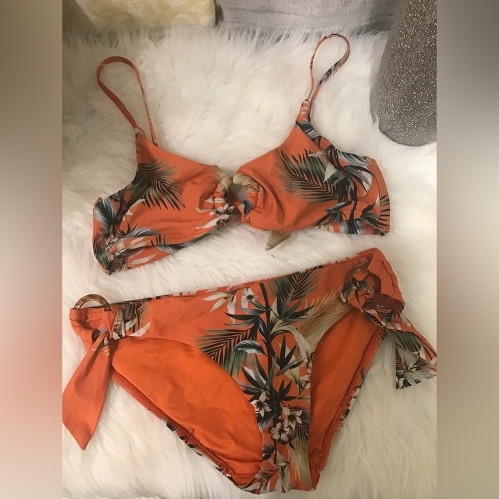 Gorgeous 2 piece bathing suit